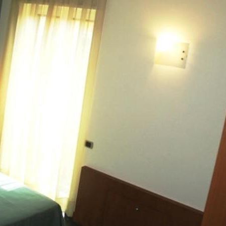 Locanda Sant'Ambrogio Cislago Ngoại thất bức ảnh