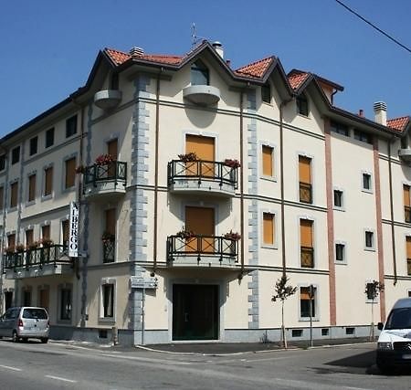 Locanda Sant'Ambrogio Cislago Ngoại thất bức ảnh